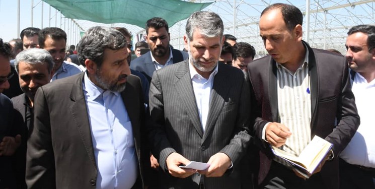 بازدید وزیر جهاد کشاورزی از شهرک گلخانه‌ای و کشتارگاه ملکان