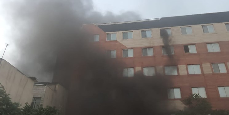 آتش‌سوزی در ساختمان مسکونی 120 واحدی در خیابان مجیدیه تهران/ یک نفر فوت و 2 نفر مصدوم شد