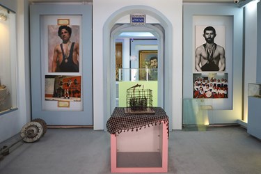 سالن راست‌قامتان؛ در این سالن آثار به جا مانده از شهدای ورزشکار به ویژه جام و مدال‌ها همراه با تصاویر حضورشان در عرصه ورزشی ایثار و جهاد به نمایش گذاشته شده ‌است.