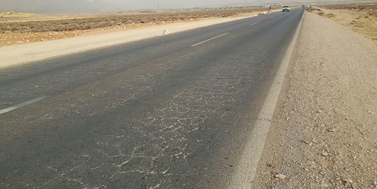 دومین جاده پرخطر استان کرمان چه معضلاتی دارد؟/ از وجود شترهای سرگردان و برخورد با خودروها تا نبود علائم و سقوط ماشین‌ها به دره