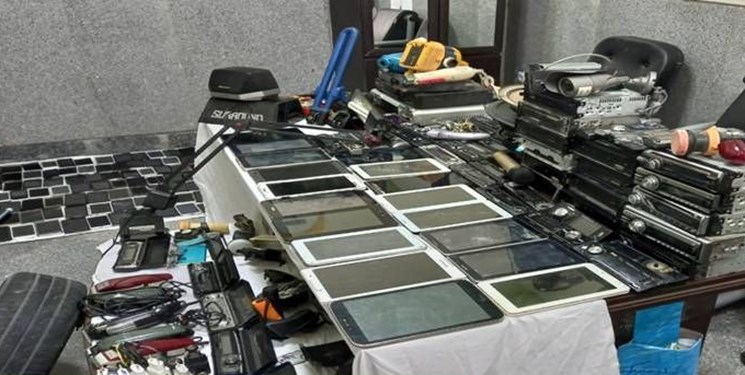 دستگیری۲ موبایل قاپ حرفه‌ای در بهارستان/ ۳۹۰ دستگاه گوشی کشف شد