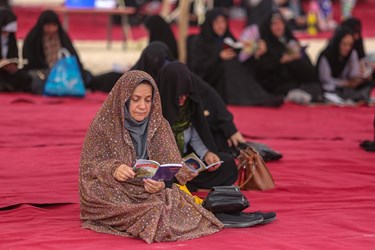 زمزمه دعای روح‌بخش عرفه مردم اصفهان در باغ رضوان