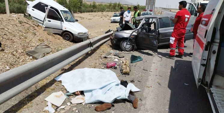 تصادف محور سلسله به فیروزآباد یک کشته و ۴  زخمی بر جای گذاشت