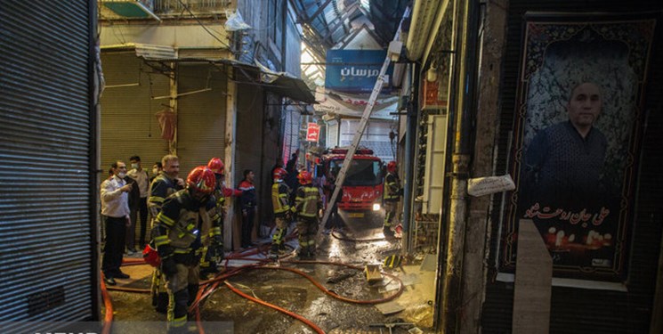 آتش سوزی یک باب مغازه در بازار قزوین/ 50 آتش نشان برای اطفای حریق اعزام شدند