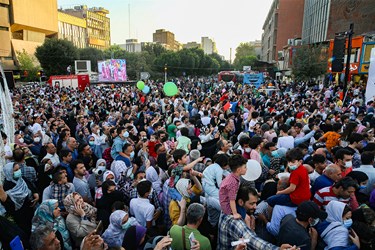  حضور پرشور مردم تهران در مهمانی 10 کیلومتری عید غدیر-میدان ولیعصر(عج) تهران