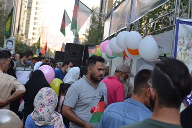 حضور گسترده مهاجرین و موکب های افغانستانی در سفره ۱۰ کیلومتری غدیر در تهران