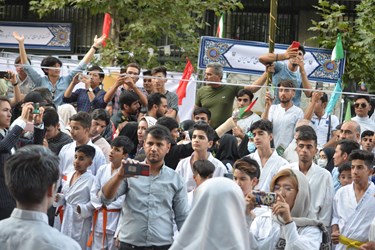 حضور گسترده مهاجرین و موکب های افغانستانی در سفره ۱۰ کیلومتری غدیر در تهران
