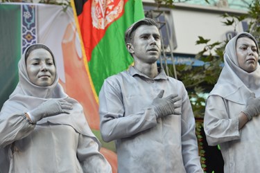 حضور گسترده مهاجرین و موکب های افغانستانی در سفره ۱۰ کیلومتری غدیر در تهران