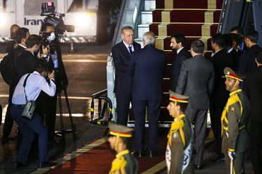 استقبال جواد اوجی وزیر نفت از رجب طیب اردوغان رئیس‌جمهور ترکیه در فرودگاه مهرآباد