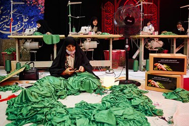 آماده سازی لباس های مراسم شیرخوارگان حسینی
