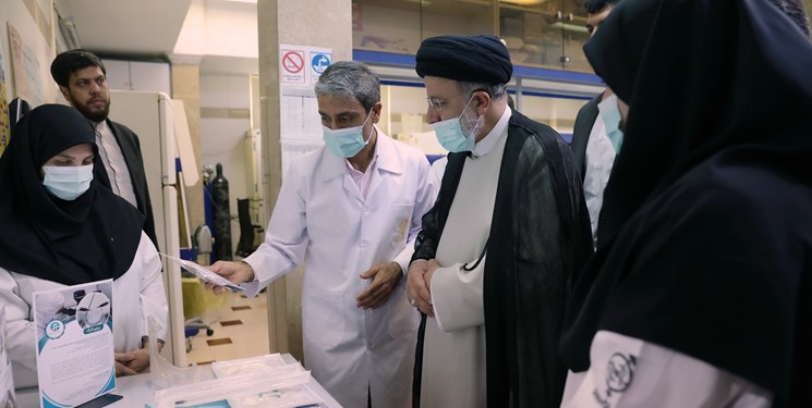 بازدید رئیس‌جمهور از پژوهشگاه رویان/ رئیسی: ژن‌درمانی و سلول‌درمانی ایران را در منطقه و جهان قدرتمند کرد
