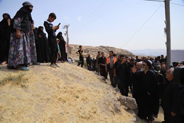 بازدید نماینده ولی فقیه از روستای محروم پشتاب