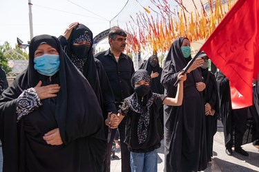 وداع خانواده با پیکر «شهید اسکندری» در شیراز