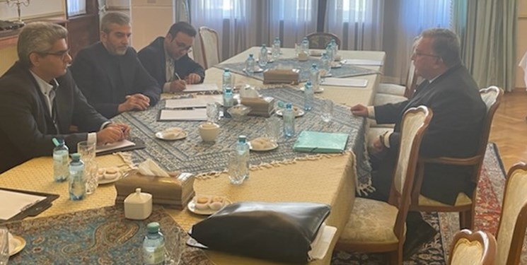 اوليانوف يعقد اجتماعا جديدا مع الوفد ايراني في فيينا ويصفه بالبناء