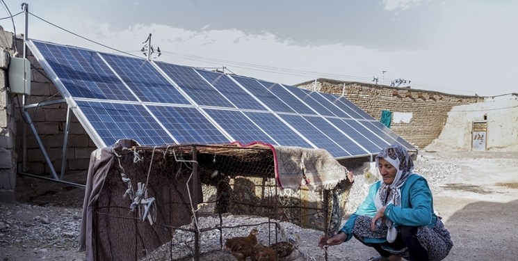 نصب ۳ هزار پنل خورشیدی برای توانمندسازی افراد کم‌برخوردار در سمنان