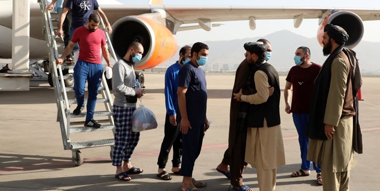 امارات 12 شهروند افغانستان را از زندان آزاد کرد