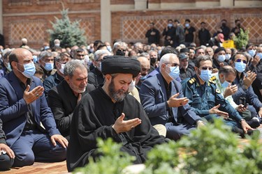 اقامه نماز ظهر عاشورا در اردبیل