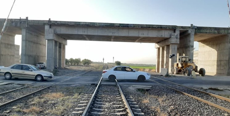 خاک 12 ساله از چهره روگذر راه آهن آبیک زدوده شد/ مشکلات تکمیل پل‌های روگذر راه‌آهن رفع می‌شوند