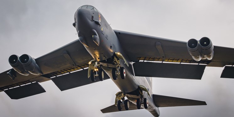 تنش‌زایی آمریکا در اروپا؛ فرود بمب افکن‌های «بی-52» در انگلیس