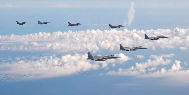 گذر جنگنده‌های چین از خط حائل تنگه تایوان