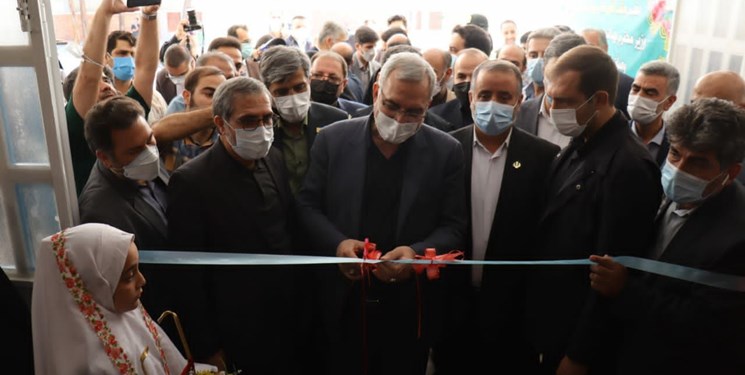 دبستان ۱۲ کلاسه در سمنان با حضور وزیر بهداشت افتتاح شد