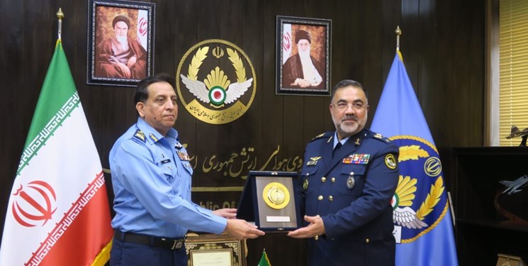 دیدار فرمانده نیروی هوایی پاکستان با فرمانده نیروی هوایی ارتش ایران