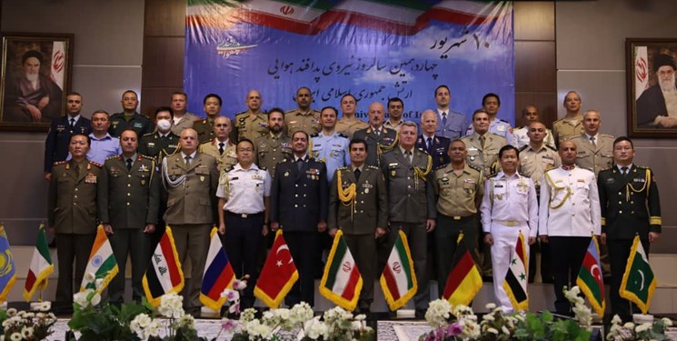 وابستگان نظامی خارجی مقیم تهران با فرمانده نیروی پدافند هوایی ارتش دیدار کردند