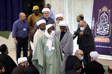حضور شرکت‌کنندگان هفتمین اجلاس مجمع جهانی اهل‌بیت(ع) در نماز جمعه تهران