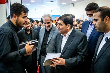 بازدید محمدمخبر معاون اول رئیس جمهور ازنمایشگاه نوشت افزار ایرانی