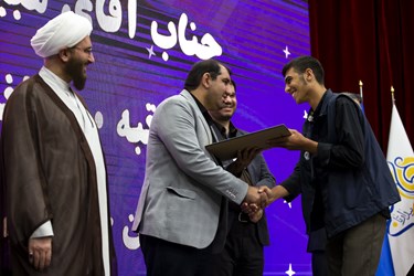 تقدیر از برگزیدگان انجمن در چهاردهمین کنگره اتحادیه انجمن های اسلامی دانش آموزی 
