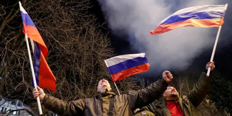 تظاهرات روس زبان‌ها  در «کلن» با پرچم‌های روسیه +فیلم
