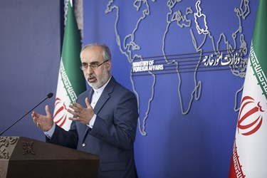 ناصر کنعانی سخنگوی وزارت امور خارجه در نشست خبری هفتگی با خبرنگاران