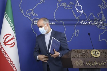 ناصر کنعانی سخنگوی وزارت امور خارجه در نشست خبری هفتگی با خبرنگاران