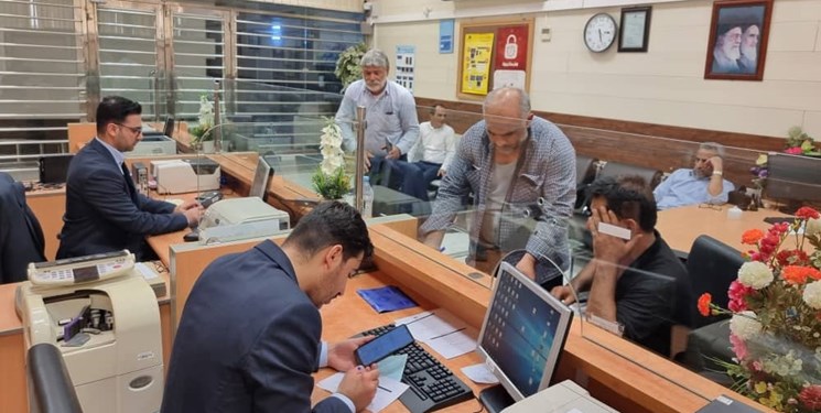 فروش ارز اربعین به زائرین حسینی در مرز شلمچه توسط بانک صادرات ایران