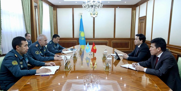 رایزنی وزیر دفاع قزاقستان و سفیر قرقیزستان؛ همکاری‌های نظامی محور گفت‌وگو
