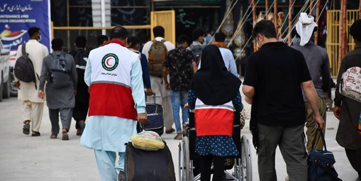 خدمات رسانی نجاتگران هلال احمر سیستان و بلوچستان به زائرین اربعین حسینی