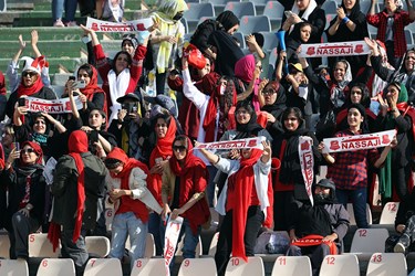 حضور تماشاگران زن تیم فوتبال نساجی مازندران در ورزشگاه آزادی
