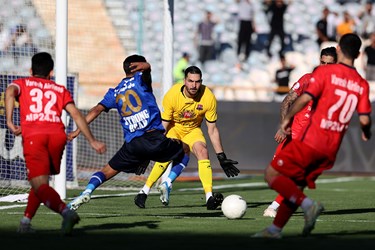 دیدار تیم‌های فوتبال استقلال و نساجی در چارچوب هفته ششم رقابت‌های لیگ برتر در ورزشگاه آزادی 
