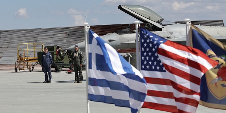 استقبال وزیر دفاع یونان از جنگنده‌های «اف-16 واپیر» نوسازی شده
