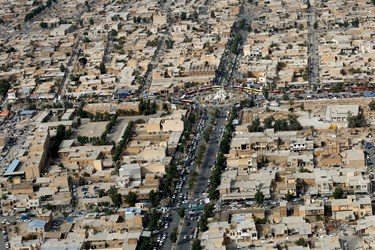 تصاویر هوایی از پارکینگ خودروهای زوار اربعین در شهر مهران