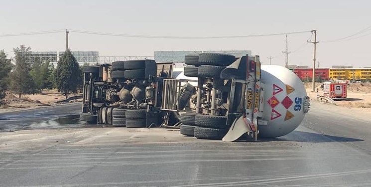 روز پر حادثه در محورهای مواصلاتی اصفهان؛ از واژگونی تانکر سوخت تا تصادف اتوبوس