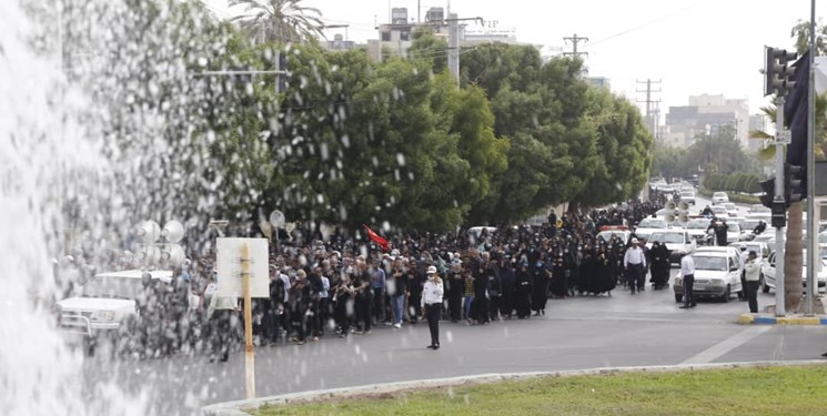 جاماندگان پیاده روی اربعین در بندرعباس شور حسینی برپا کردند +عکس