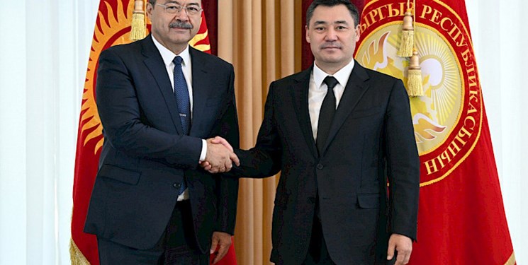 دیدار رئیس جمهور قرقیزستان با نخست وزیر ازبکستان؛ توسعه همکاری‌ها در دستور کار