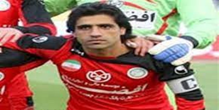 صمد اکبری: هرگز تفنگدار اجنبی نمی‌شوم/از شهدا خجالت بکشید