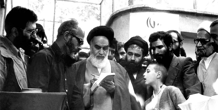 چگونه در نظام اسلامی سعادتمند زندگی کنیم؟/ آیت‌الله خامنه‌ای پاسخ می دهند