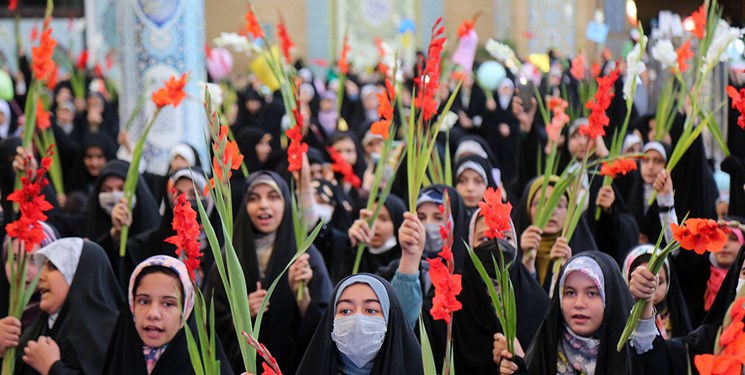 برگزاری جشن باشکوه دختران دهه هشتادی در حرم حضرت معصومه(س) + تصاویر