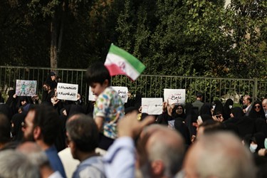 راهپیمایی مردم تهران در محکومیت حمله تروریستی شیراز
