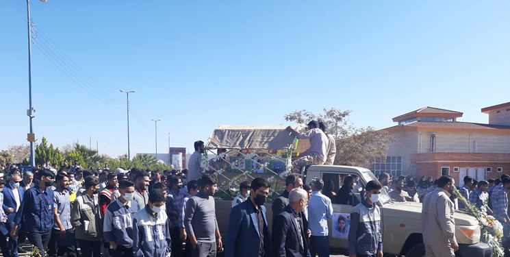 وداع باشکوه سیرجانی‌ها با کبوتر خونین‌بال حرم/ مادر علی‌اصغر: می‌خواستم پسرم راه شهید ۶ ماهه کربلا را طی کند