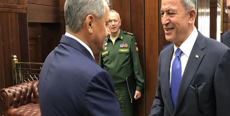 گفتگوی تلفنی وزرای دفاع روسیه و ترکیه درباره «توافق غلات»