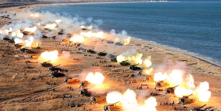افزایش تنش بین دو کره/ کره شمالی ۱۰۰ گلوله توپخانه به مرز دریایی شلیک کرد